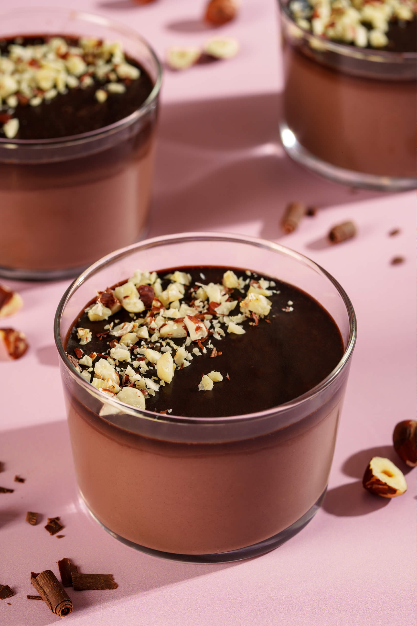 Postre de chocolate y avellanas